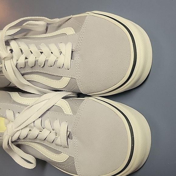 NWOT gray Unisex old skool Vans skater sneaker. These are gray with suede toe. - Picture 7 of 8